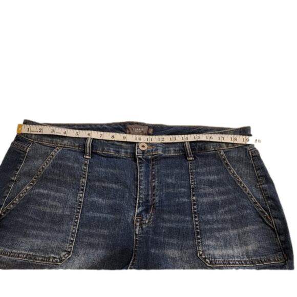 Torrid Plus Size Denim Shorts Blue Jean High Rise Frayed Hem Casual plus size 20 - Picture 6 of 9